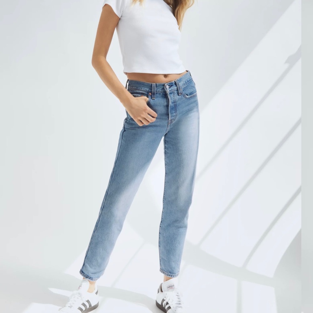 ARITZIA / LEVIS WEDGIE ICON JEANS
